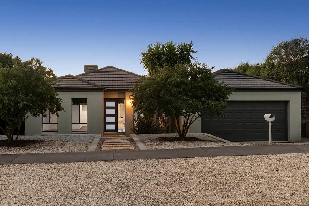 9 Isabella Grove, Strathdale, VIC 3550