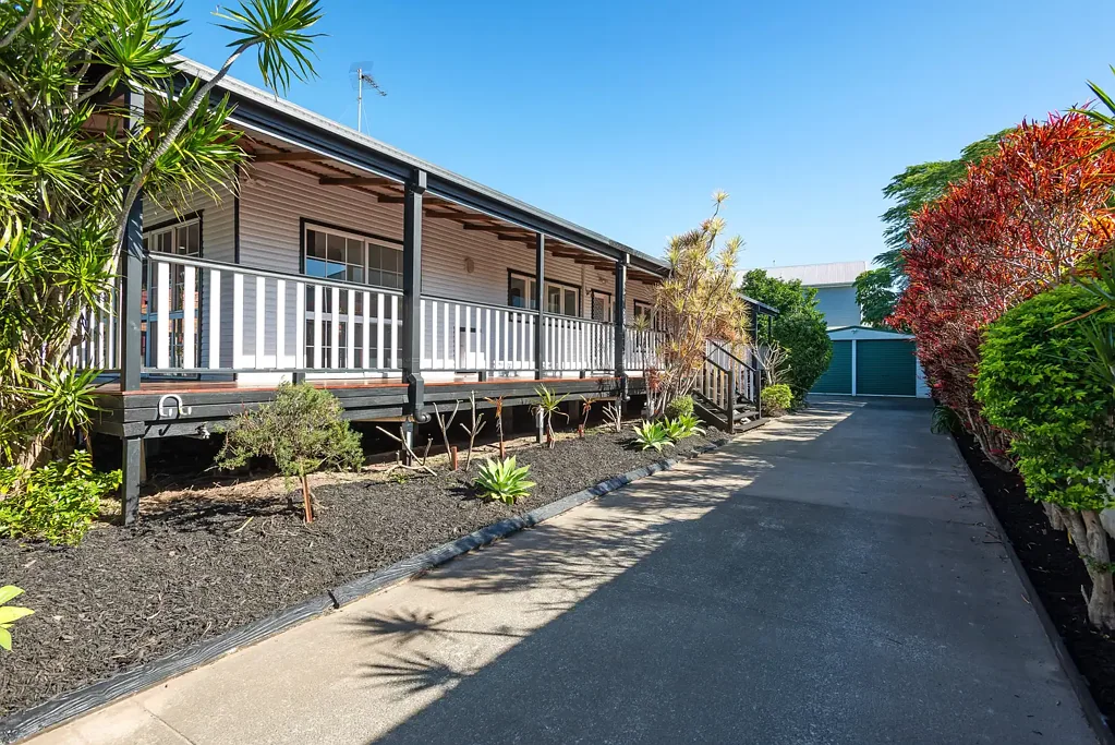 Hope Island 4कमरा Rare Authentic Queenslander Oozing With Charm and Positioned on a Big Family-Friendly Block