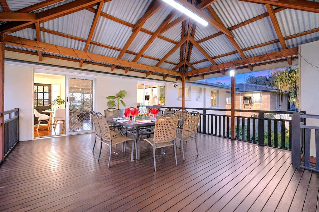 Sunnybank Hills 3Habitaciones Relocating Sellers Create Opportunity | Renovated Family Entertainer on 574m2