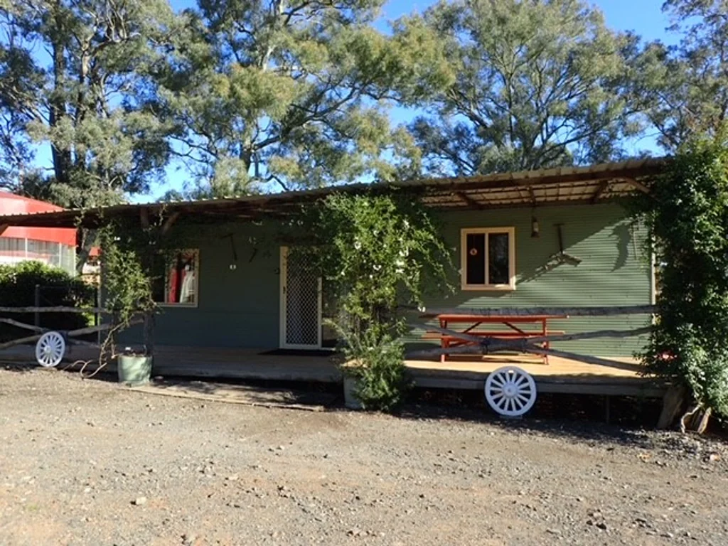 Self-Contained 1-Bedroom Country Cabin