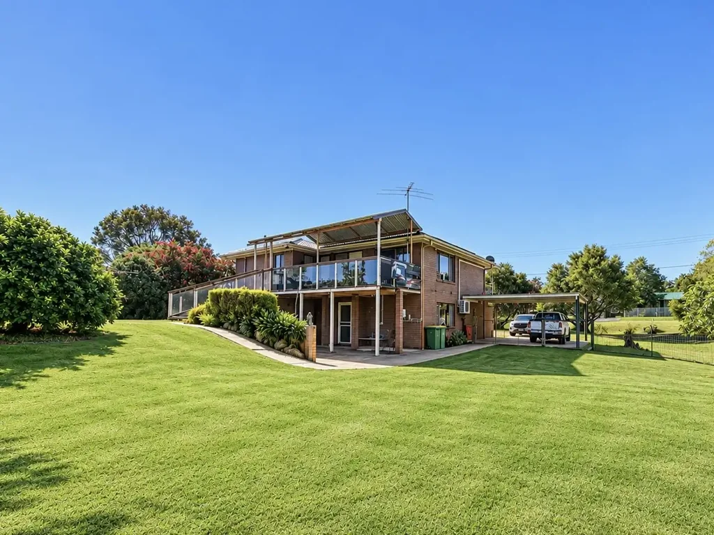 Howlong 6Kwarto Spacious Family Living on 4046 m2 -One Acre with Subdivision Potential