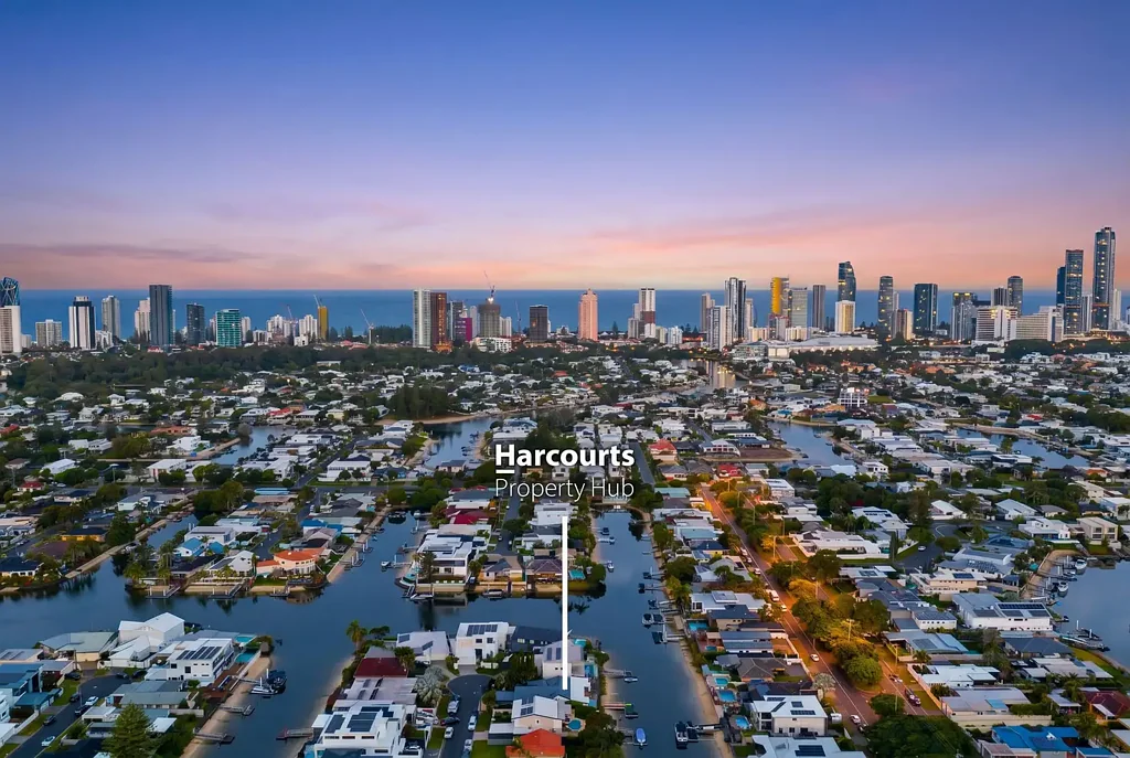 Broadbeach Waters 4房  Exceptional Value. Prime Position. Must Be Sold.