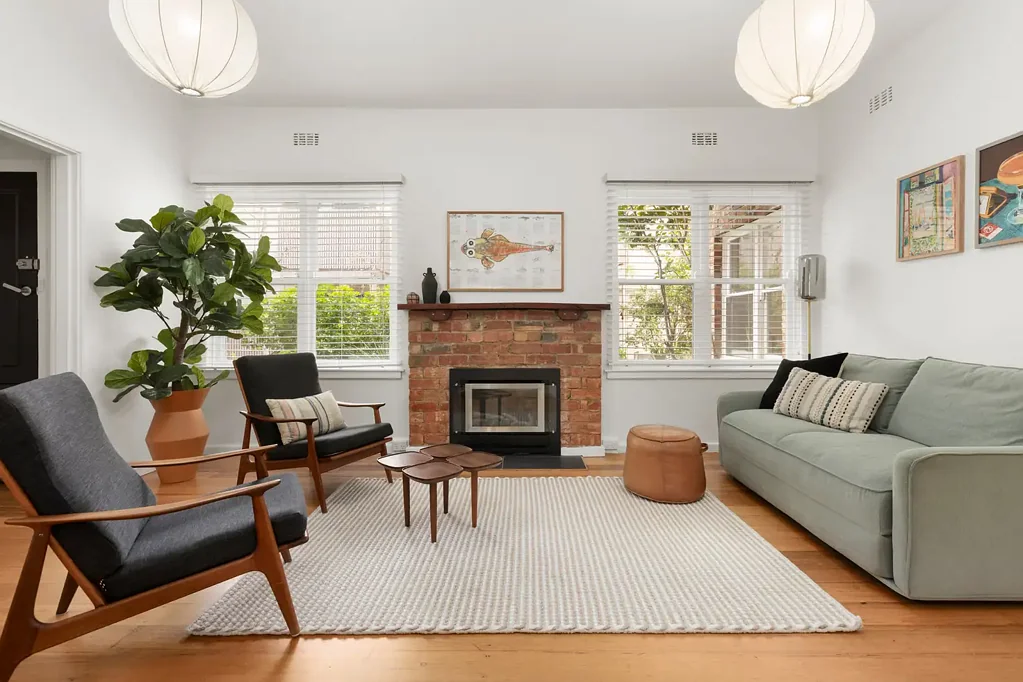 St Kilda East 2બેડરૂમ Ground Floor Deco with Garage