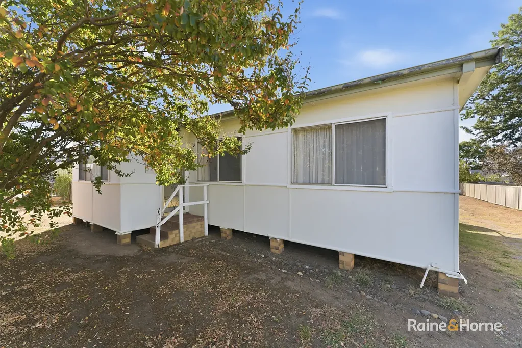 Barraba 3침실 Large Block, Solid Home with Plenty of Potential
