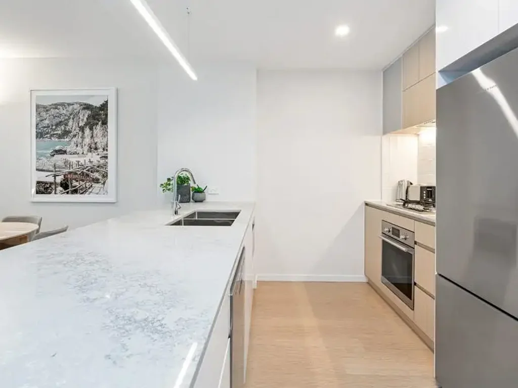 New contemporary 2-bedroom apartment close to UQ