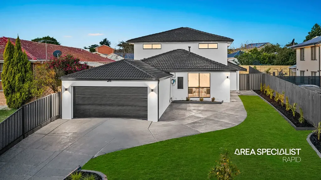 Narre Warren 4Habitaciones The Brief: Turnkey Family Living with High-End Renovations, Designer Kitchen & Prime Location Appeal!