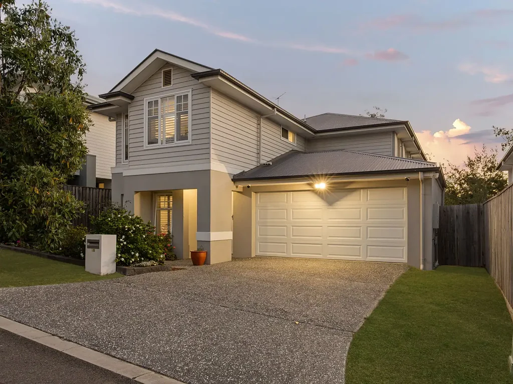 Augustine Heights 5कमरा Dual Living Option | Hamptons Elegance Meets Exceptional Family Living!