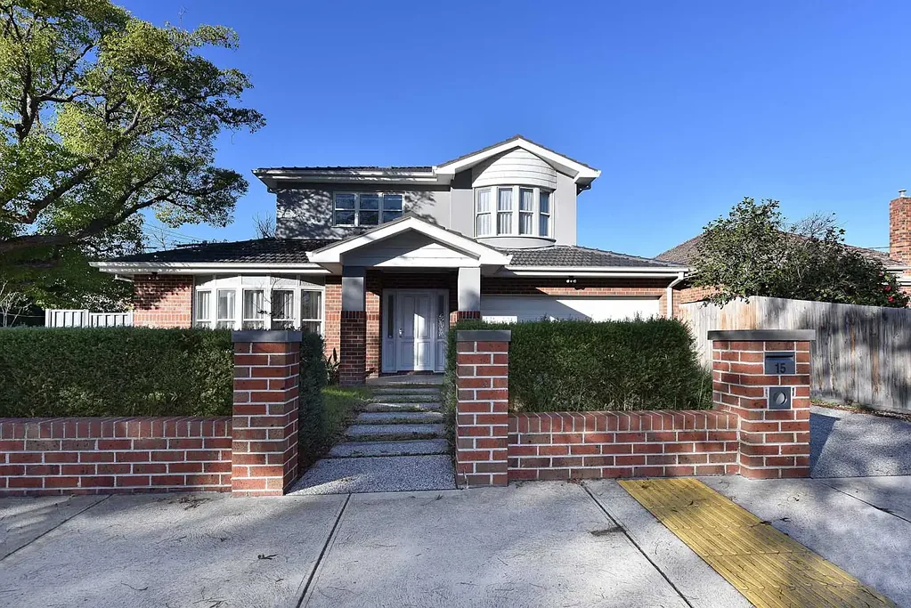 Modern Family Living in Prime Strathmore Location