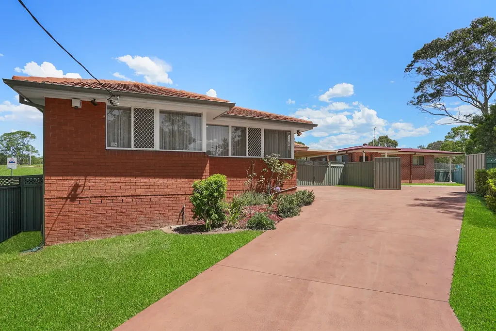 23 Fitzroy Crescent, Leumeah, NSW 2560