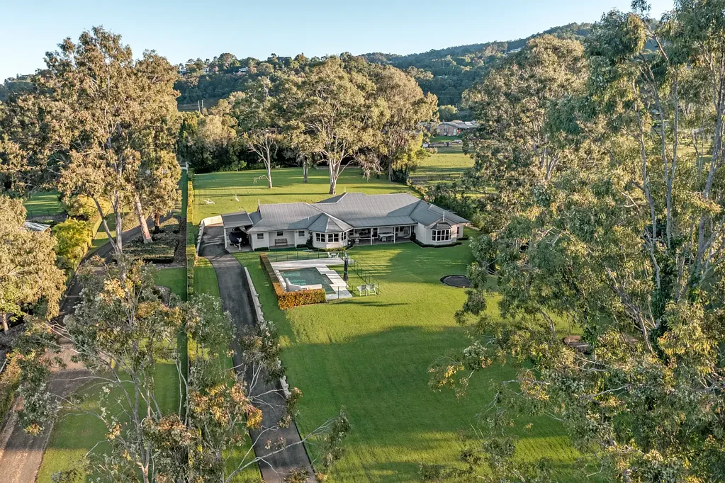 Tallai 5房  First Time Ever Offered – One of Tallai's Finest Family Acreages