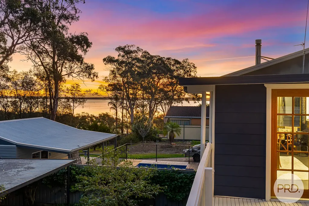 Tanilba Bay 4房  Family Living with Water Views & Tranquil Surrounds