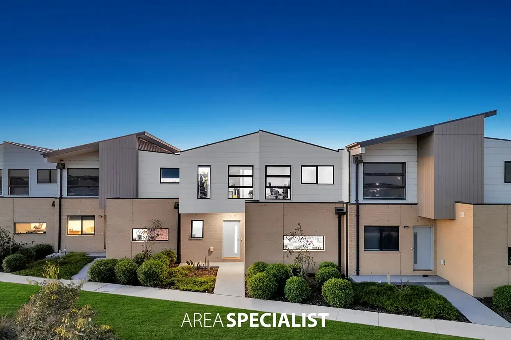Clyde 3બેડરૂમ Modern Elegance and Lifestyle in Sought-After Edgebrook Estate