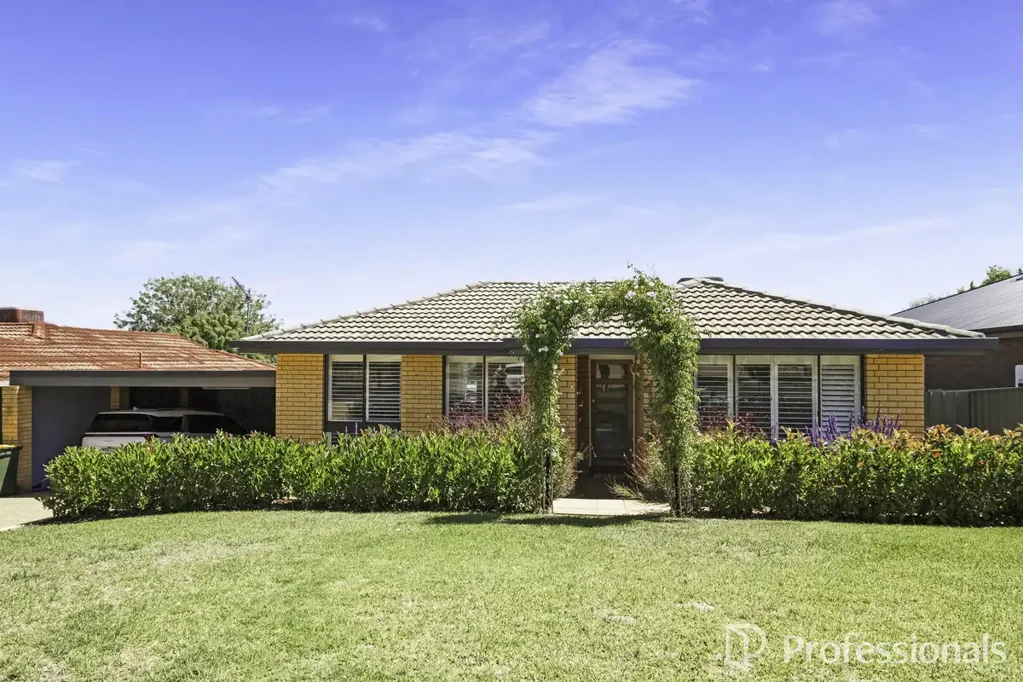 Tolland 3房  Modern Three Bedroom Abode