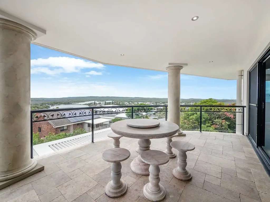 Evans Head 5 Bedroom Luxury House On The Headland