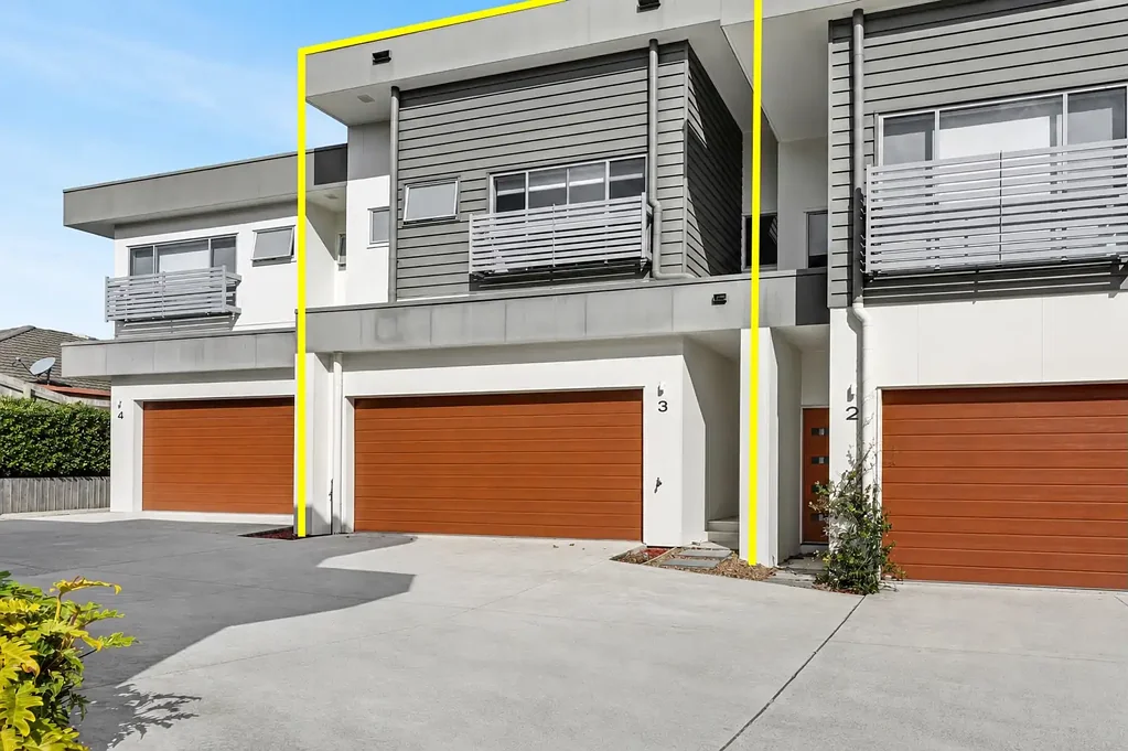 Modern Family Townhouse with Resort-Style Facilities in a Prime Labrador Location