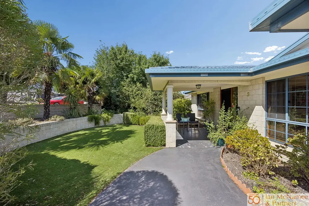 9 Carolyn Jackson Drive, Jerrabomberra, NSW 2619