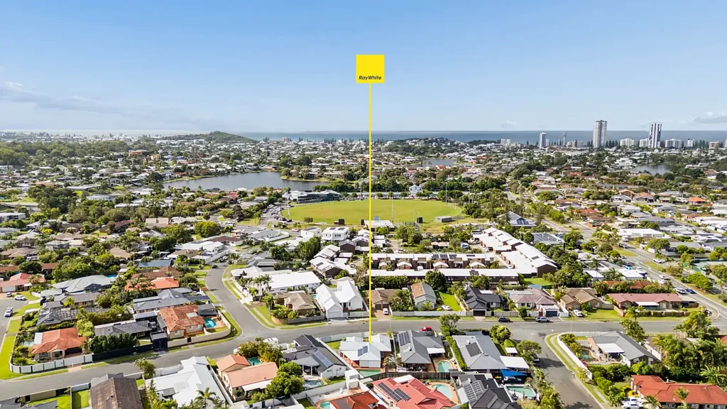 Burleigh Waters 4房  Blue Chip Location - MUST BE SOLD