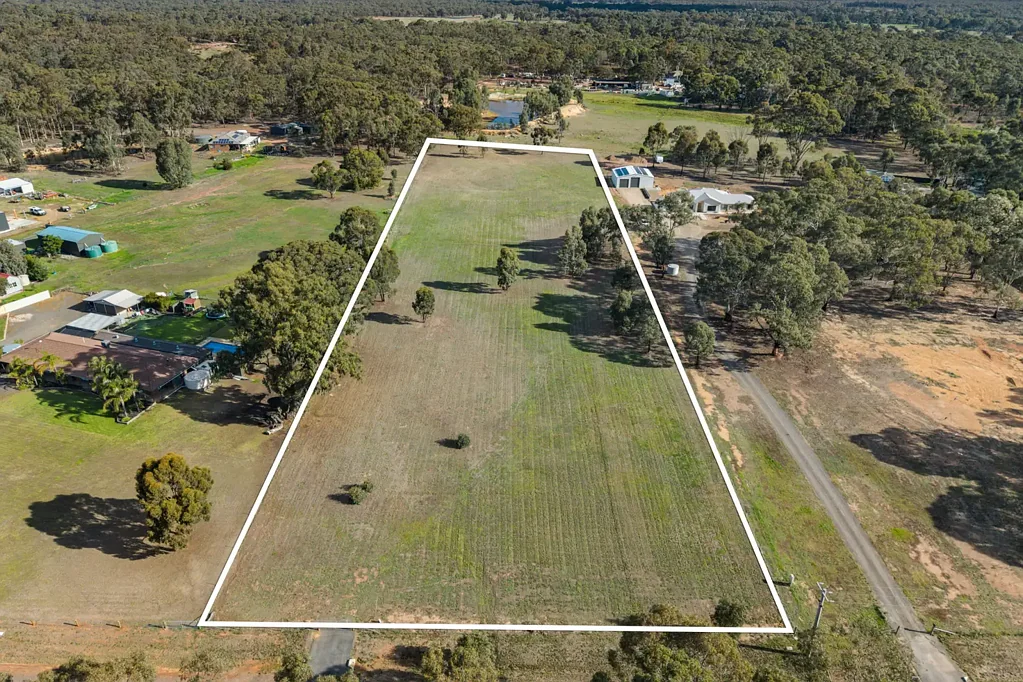 Myers Flat Space, Simplicity & Lifestyle Opportunity