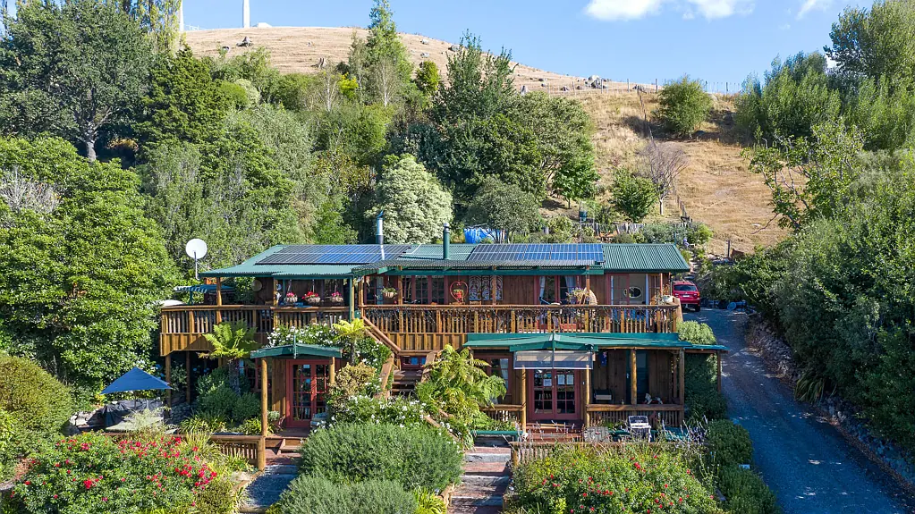 Taihape and Surrounds 8房  A Taihape income earner with incredible views
