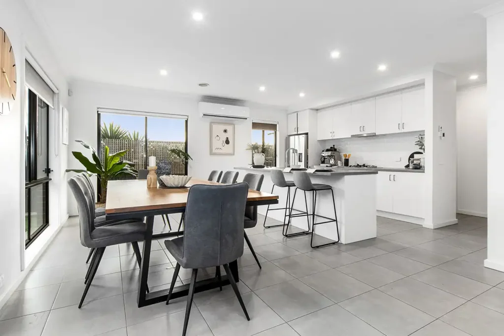 19 Hotelier Court, Skye, VIC 3977
