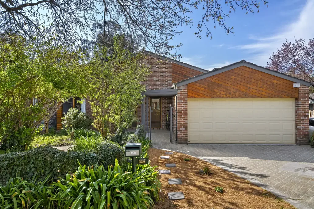 Lyneham�s Vibrant Charm and Convenient Lifestyle Await!