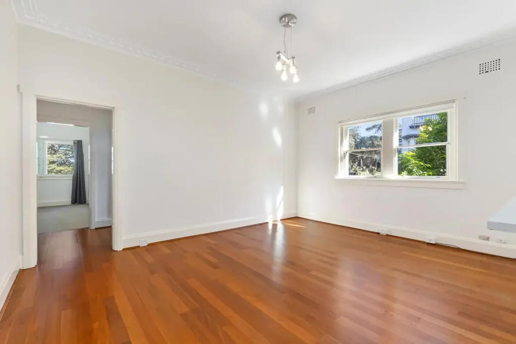 TWO-BEDROOM APARTMENT IN THE CENTRE OF BONDI