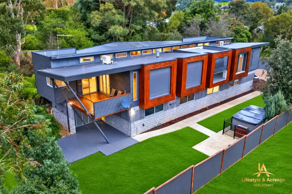 Warragul 6房  Architectural Excellence on 1,759m² – Luxury Family Living at Its Finest