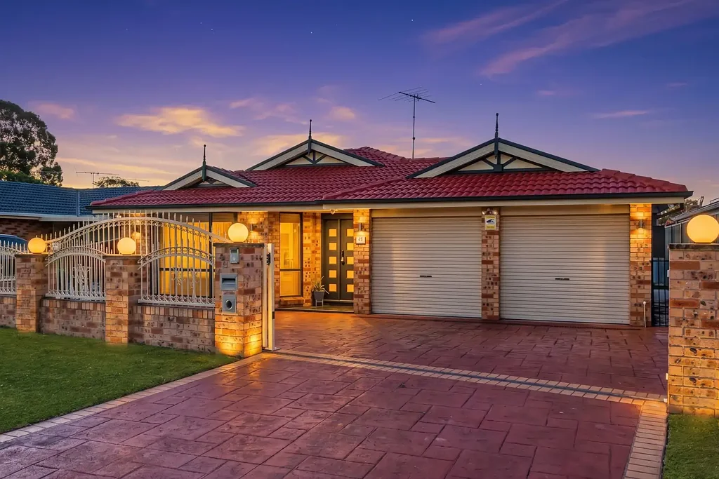 Hoxton Park 4Moenga Luxury Family Living with Resort-Style Entertaining in the Heart of Hoxton Park