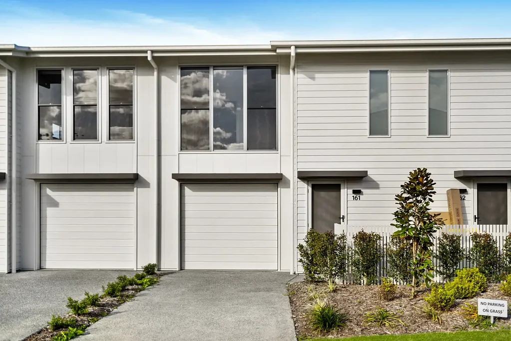 Near-new 3-bedroom townhouse at 'The Ridge Residences' in Coomera