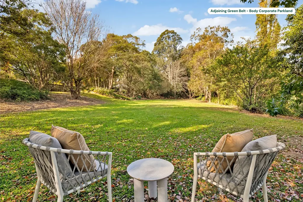 Arana Hills 2Zimmer Move-in ready with rare parkside position