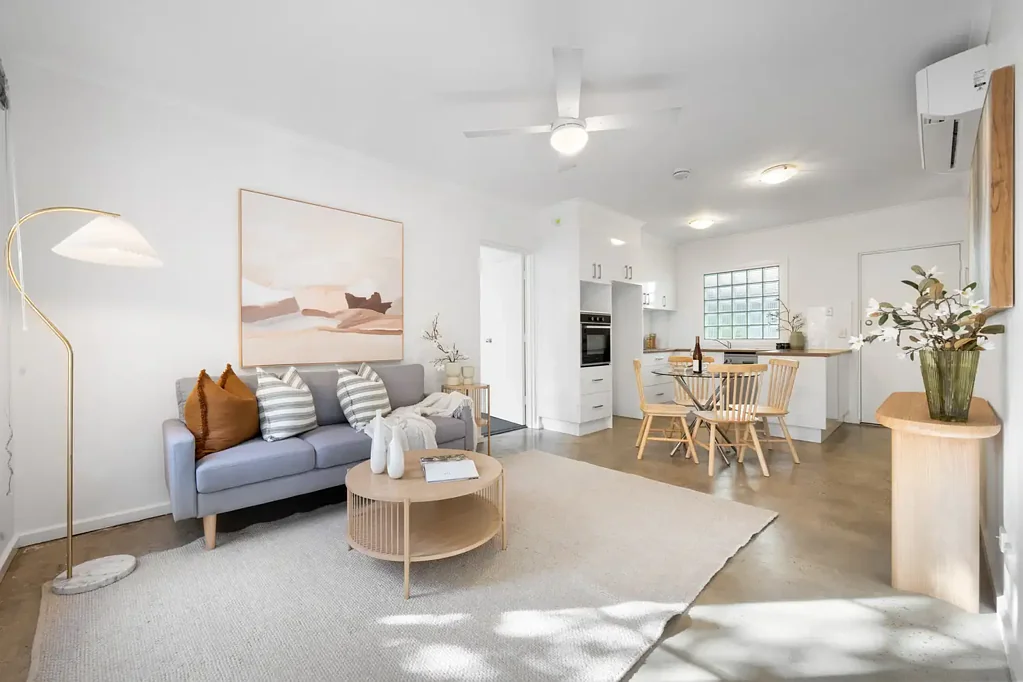 Adelaide 2房  Under Contract by Andrew & Michelle Downing!