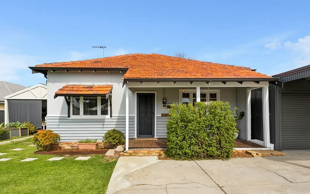 Embleton 2房  Timeless Character on Green Title | A Rare Opportunity to Secure Something Special.