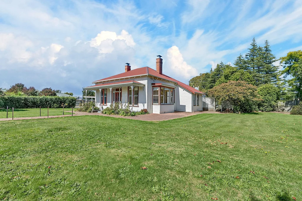 Darfield 4房  Character-rich home in prime location