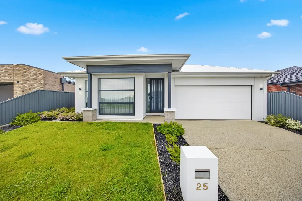 Lucas 4ਬੈੱਡਰੂਮ Contemporary Home of Warmth, Space and Modern Comfort