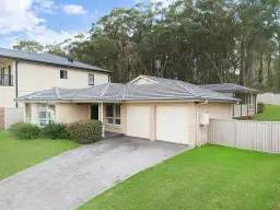 9 Lakeshore Close, Kilaben Bay