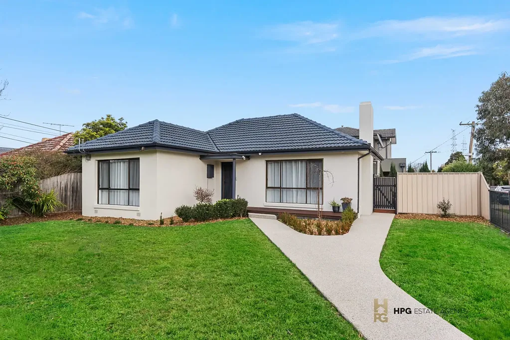 Airport West 3 Bedroom Modern Comfort Meets Convenience