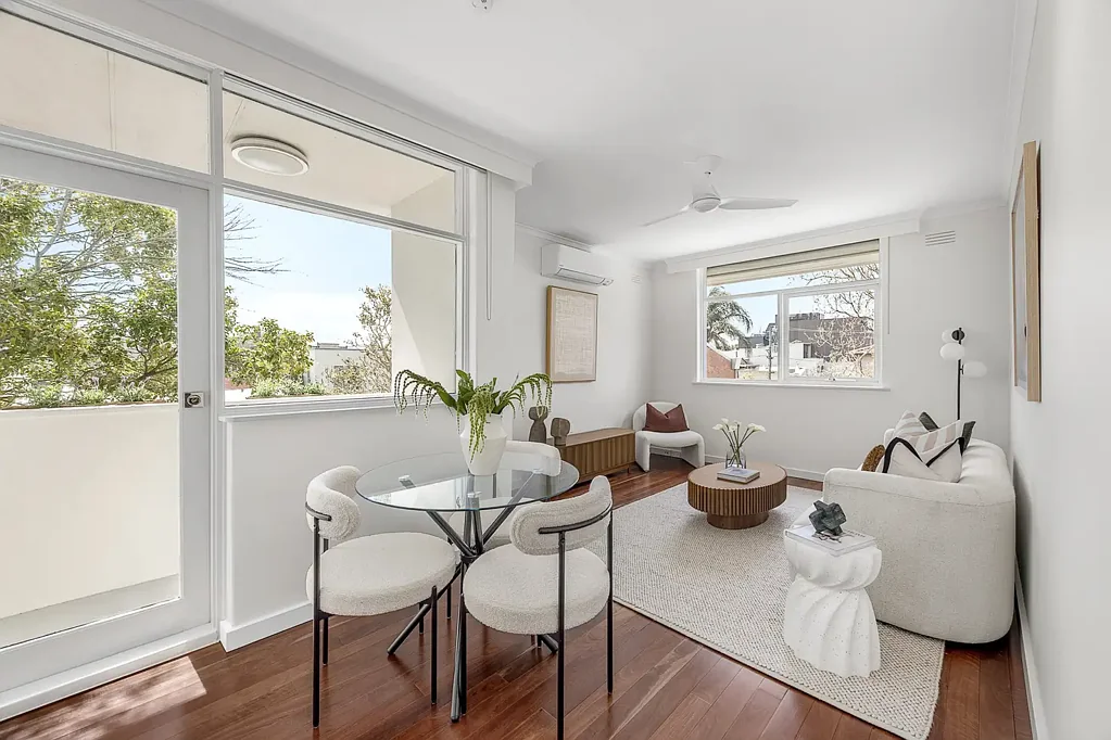 Malvern 2침실 Exceptional Craftsmanship, Sunlit Tranquility, and Boutique Privacy