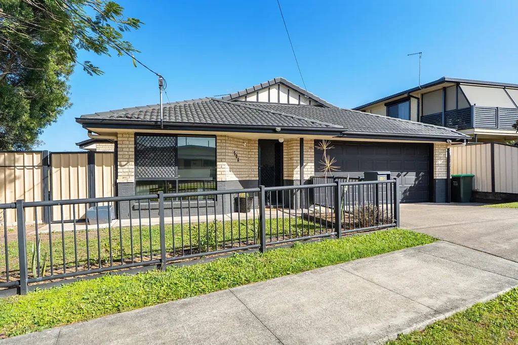 Kippa-Ring 3 Slaapkamer Walk to the Train & Shops-Low Maintenance Life!!