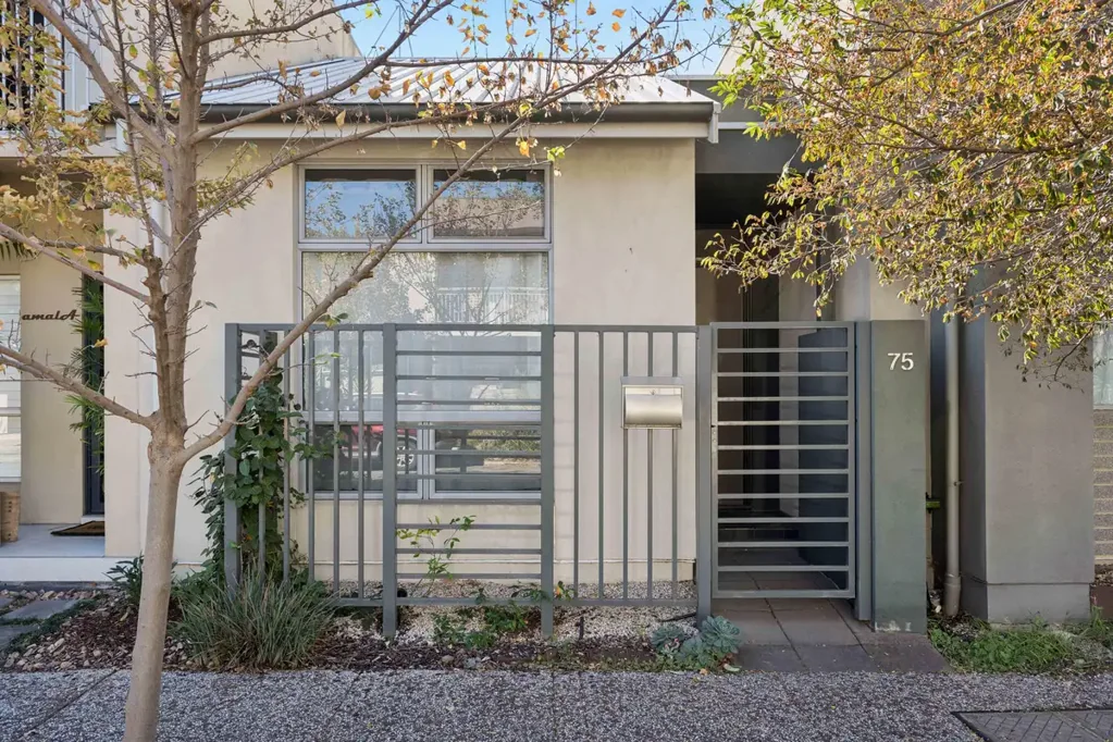 Mawson Lakes 2Zimmer A Smart Buy in Mawson Lakes!