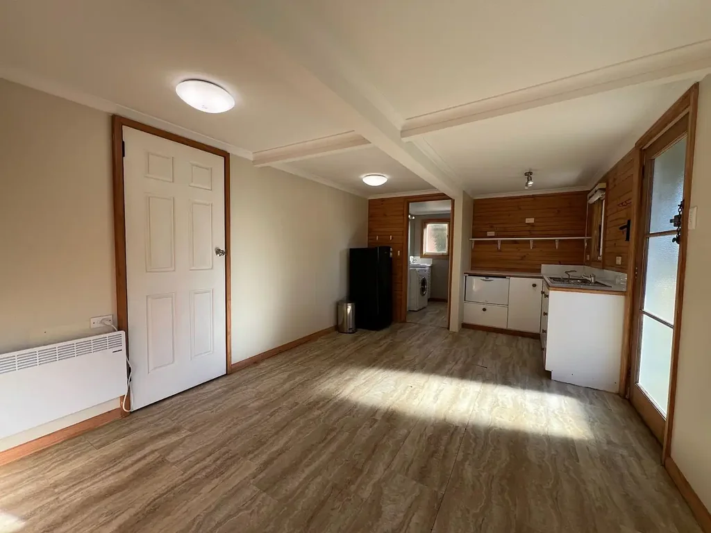 Central & Sunny 1 bedroom + study