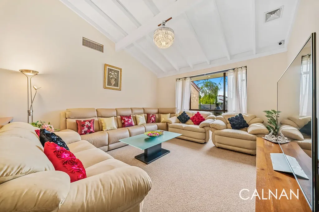 Leeming 4 Bedroom Spacious Family Living in Sought-After West Leeming Location