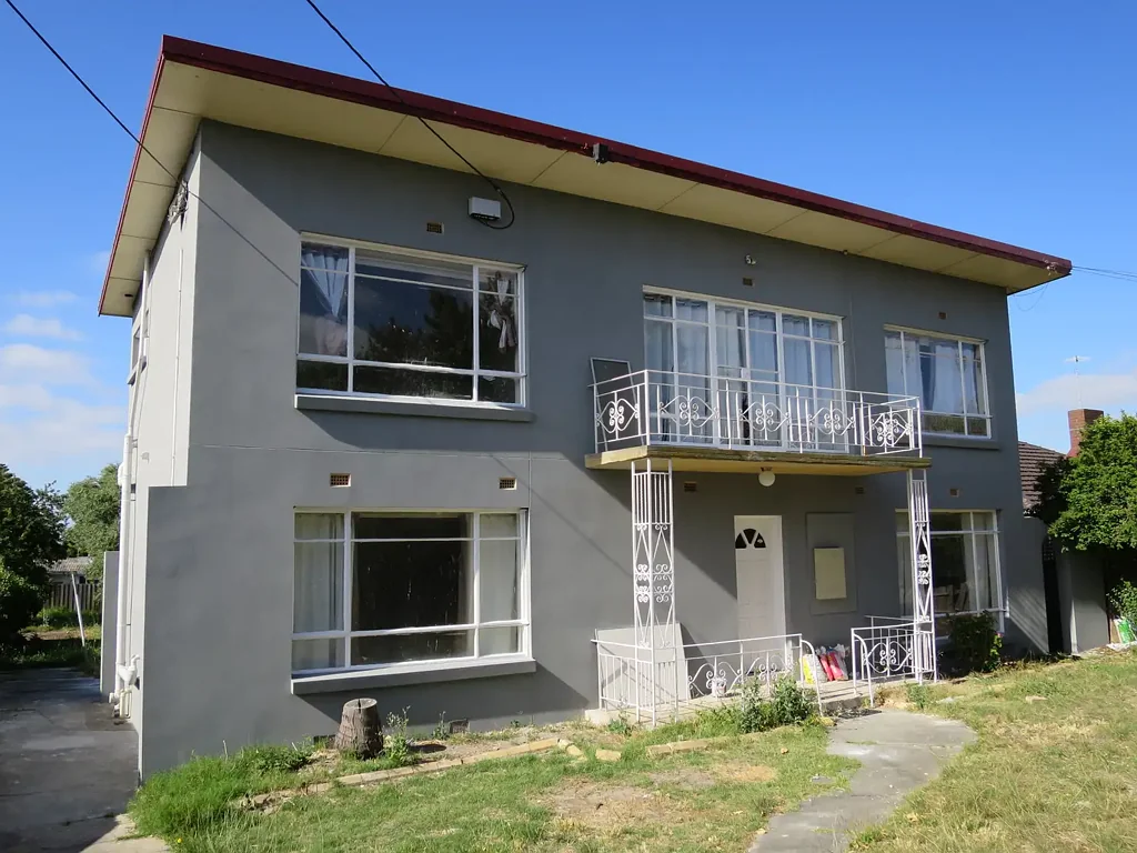 Spacious Home in a great area!!  Garden maintenance & water usage is included in the rent!!