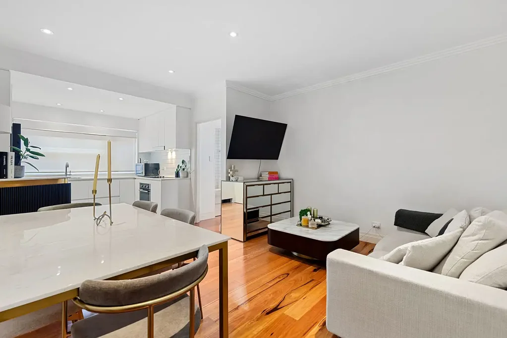 Bexley 2房 全砖结构 现代内饰 明亮开放 两卧宽敞 现代厨房 超大车库 优越位置 Stylish Boutique Apartment - Ideal for First Homebuyers or Investors