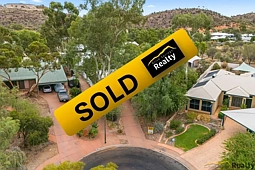 4 Lakes Court, Desert Springs