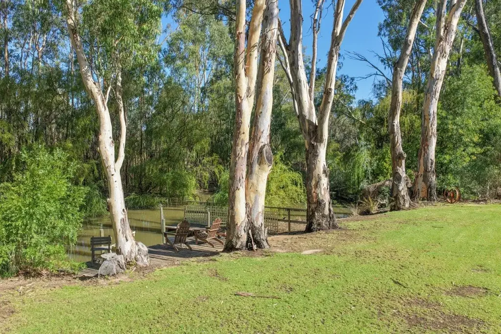 Barham 3房  Impressive Creek Frontage Lifestyle Property - Peace, Privacy & Space