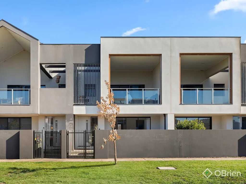Werribee South 3房 Wyndham Harbour 地产 面对公园网球场 三卧宽敞 主卧套房 双车库 厨房现代 阳台娱乐 Bayside 生活 Exclusive Harbour Living