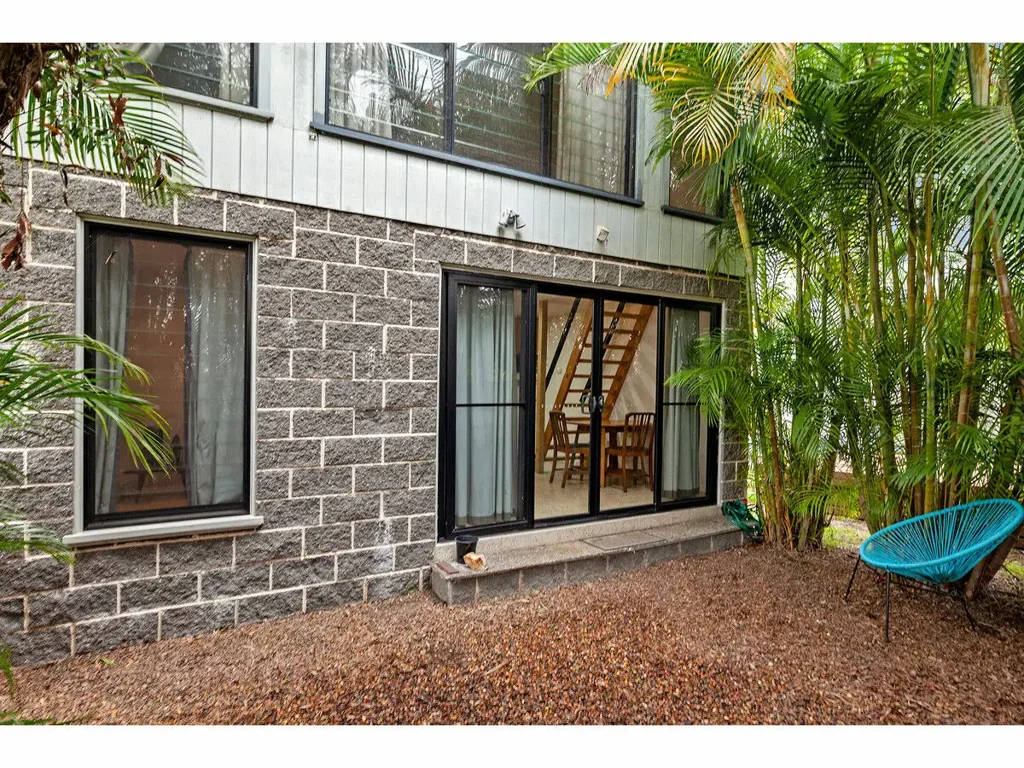 LOW MAINTENANCE INNER-CITY LIVING WITH A PRIVATE COURTYARD