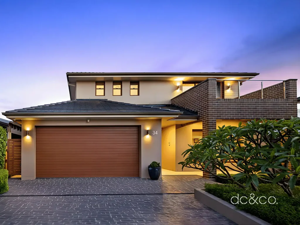 Concord 5कमरा Sophisticated family living with seamless indoor-outdoor flow