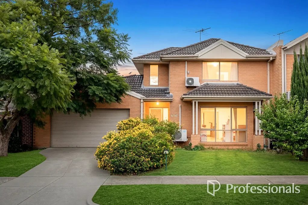 Clayton 4침실 Positioned in Clayton’s tightly held golden pocket, this residence offers a history of strong and consistent investment returns.