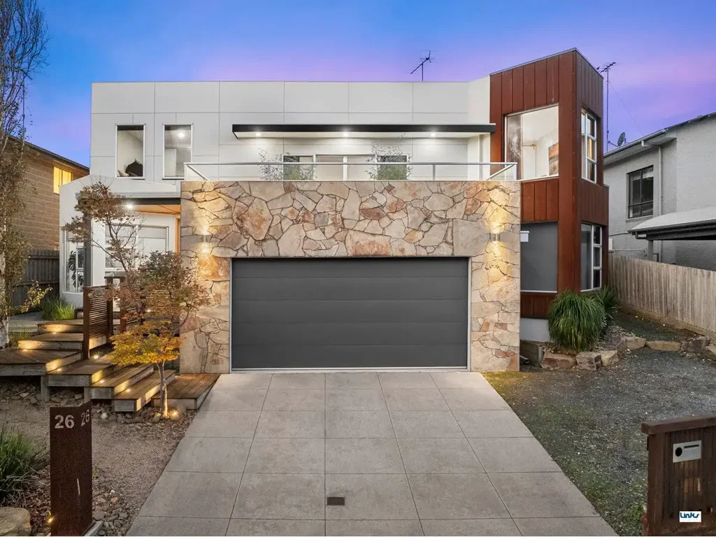 Torquay 4 Bedroom Stylish Family Living in a Prime Torquay Location